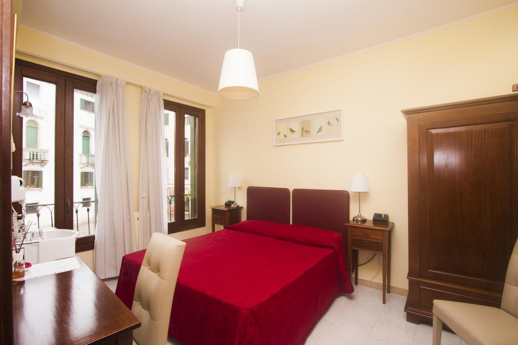 Chambre Double sans Salle de Bains (Salle de Bains Commune)